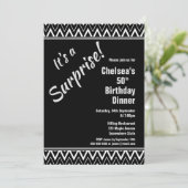 Black White Chevron Surprise 50th Birthday Dinner Kaart (Staand voorkant)