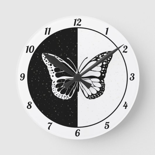 Black White Cute Elegant Classy Butterfly Girly Ronde Klok (Voorkant)