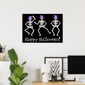 Black White Dansende Skeletons Happy Halloween Poster (Thuiskantoor)