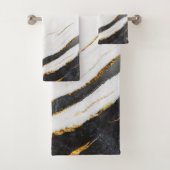 Black White Faux Gold Foil Marble Pattered Bad Handdoek (Insitu)