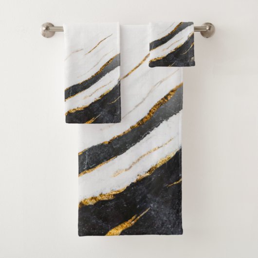 Black White Faux Gold Foil Marble Pattered Bad Handdoek (Insitu)