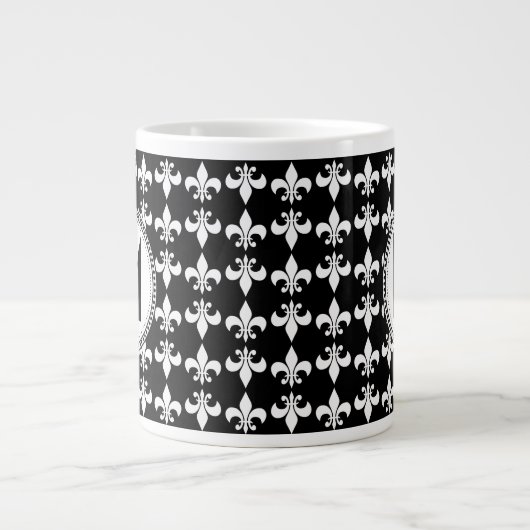 Black | White Fleur de Lis Monogram Pattern Grote Koffiekop (Voorkant)