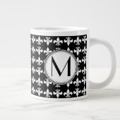 Black | White Fleur de Lis Monogram Pattern Grote Koffiekop (Rechts)