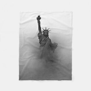 Black & White Fog Statue of Liberty Patriotic USA Fleece Deken