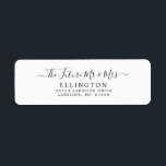 Black White Future Mr. & Mrs Wedding Return Etiket<br><div class="desc">Het eenvoudige,  minimalistische zwarte en witte etiket van de trouwterugkeer kenmerkt de woorden "De Toekomst Mr en Mrs."in een rondgewreven kalligrafiemanuscript. Pas eenvoudig achternaam en adresinformatie van keuze aan. Verzekert al uw postbehoeften voor uw aanstaande speciale gebeurtenissen - bruiloft,  sparen-de-datum,  verloving en meer.</div>