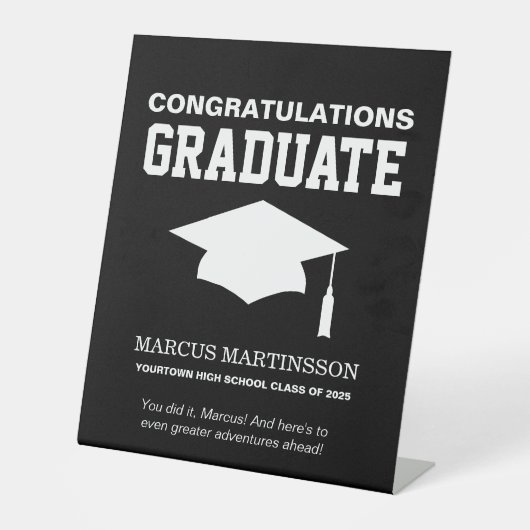Black White Graduation Party Gefeliciteerd Reclamebord Met Voetstuk (Voorkant)