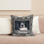 Black White Gray Pet Dog Foto Personaliseert poten Kussen<br><div class="desc">Dit ontwerp kan op het gebied worden gepersonaliseerd dat door de foto en/of tekst te veranderen wordt verstrekt. Of het kan worden aangepast door te klikken deze Sjabloon personaliseert en dan de klik te kiezen om verdere optie aan te passen en de kleur van de achtergrond te schrappen of te...</div>