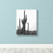 Black & White Group of Saguaro Cactus on Hill 8x10 Canvas Afdruk (Insitu (Houten vloer))