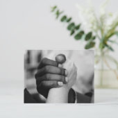Black White Hands Together Briefkaart (Staand voorkant)