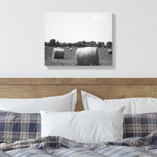 Black & White Hay Rolls, verspreid over een Boerde Canvas Afdruk (Insitu (Slaapkamer))