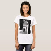 Black White Horse in de nacht close-up T-shirt (Voorkant volledig)