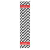 Black White LG Chevron Red Name Monogram Korte Tafelloper (Voorkant)