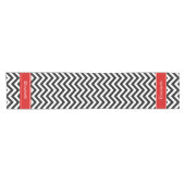 Black White LG Chevron Red Name Monogram Korte Tafelloper (Horizontaal)