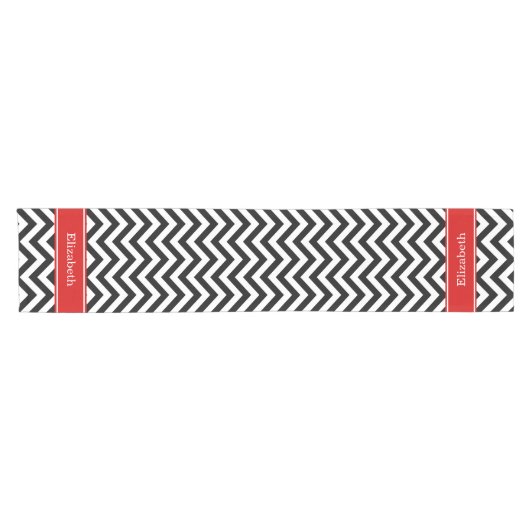 Black White LG Chevron Red Name Monogram Korte Tafelloper (Horizontaal)