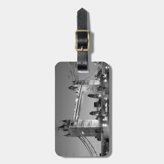 Black White London Tower Bridge Bagagelabel (Voorkant verticaal)