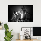 Black White London Tower Bridge bij nacht Poster (Thuiskantoor)