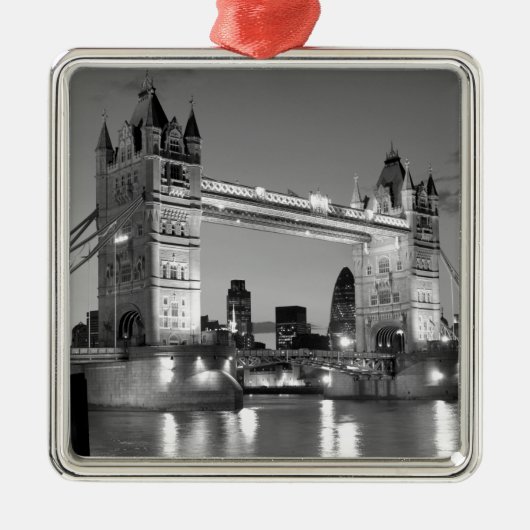 Black White London Tower Bridge Metalen Ornament (Voorkant)