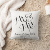 Black White Modern Mr. en Mrs Monogram Wedding Kussen (Deken)