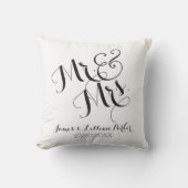 Black White Modern Mr. en Mrs Monogram Wedding Kussen (Voorkant)