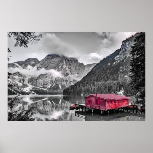Black White Monochrome Mountain Red House Poster (Voorkant)