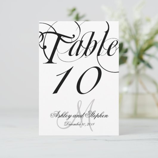 Black White Monogram Wedding Table Number Kaart (Staand voorkant)