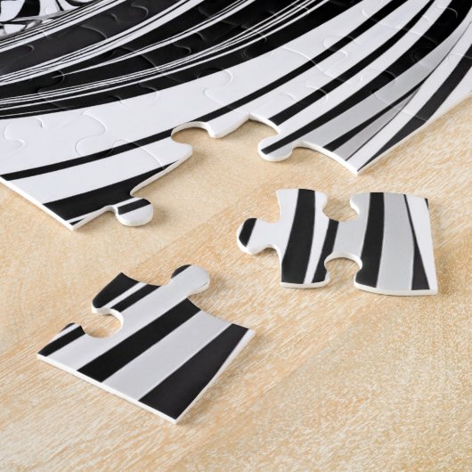 Black & White Muse: Moderne vrouw verloren in geda Legpuzzel (Zijkant)