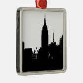 Black White New York Silhouette Metalen Ornament (Rechts)