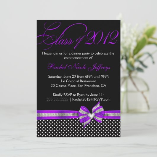 Black White Paars Polka Dot Afstuderen Invitation Kaart (Staand voorkant)