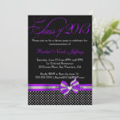 Black White Paars Polka Dot Afstuderen Invitation Kaart (Staand voorkant)