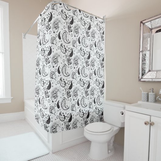 Black & White Paisley Pattern –Elegant Textile Art Douchegordijn (In situ)