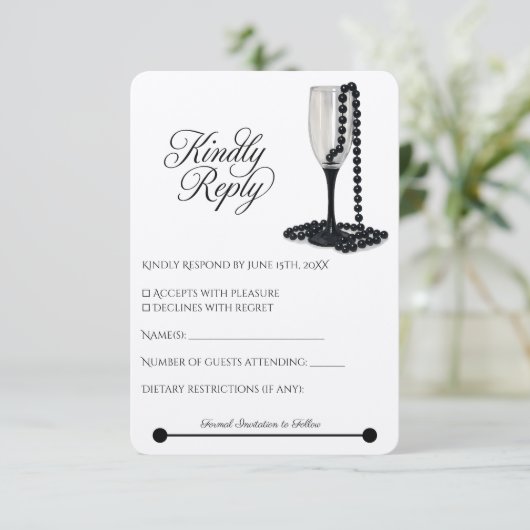 Black & White Pearl Champagne Glass Wedding RSVP Kaartje (Staand voorkant)