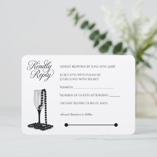 Black & White Pearl Champagne Glass Wedding RSVP Kaartje (Staand voorkant)