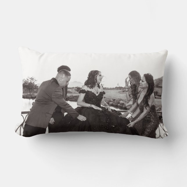 Black & White Pillow - Vasquez-familie Kussen (Voorkant)