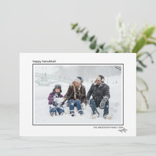 Black & White Pine Needles Happy Hanukkah Family Feestdagenkaart (Staand voorkant)