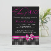 Black White Pink Polka Dot Afstuderen Invitation Kaart (Staand voorkant)