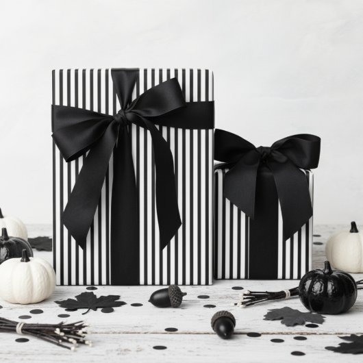 Black & White Pinstripe Halloween Cadeaupapier
