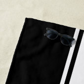 Black White Racing Stripes Gold Monogrammed Pool Strandlaken (In situ)