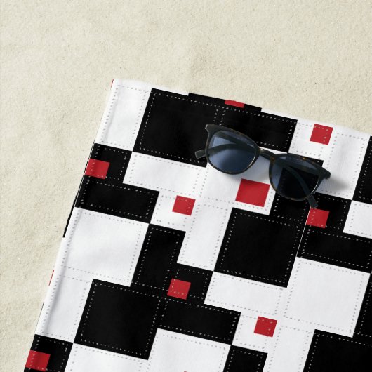 Black White Red Modern patchwork Strandlaken (In situ)