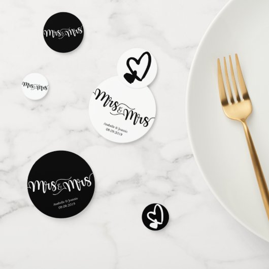 Black & White Script Mrs. en Mrs Hearts Wedding Confetti (Groep)
