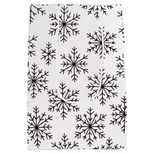 Black & White Snowflake Gift Bag – Elegant Minimal Medium Cadeauzakje (Achterkant)