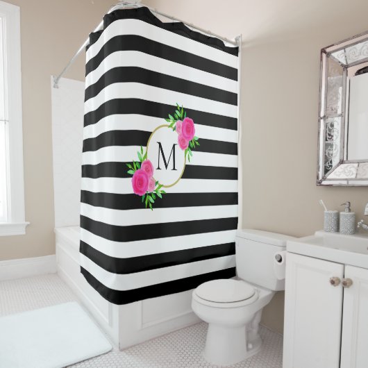 Black White Stripe Pink Waterverf Floral Monogram Douchegordijn (In situ)