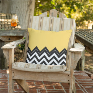 Black White Sunny Yellow Zigzag Chevron Pattern Buitenkussen