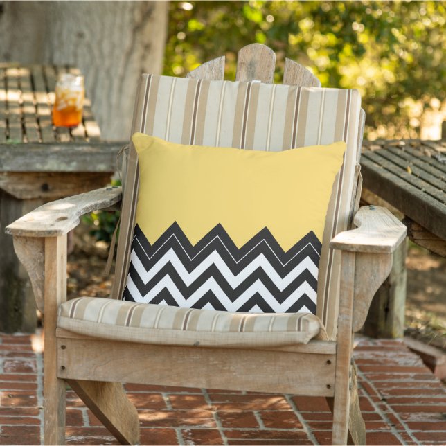 Black White Sunny Yellow Zigzag Chevron Pattern Buitenkussen (Stoel)