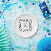 Black White Swirl Floure Initiaal Monogram Papieren Bordje (Feest)