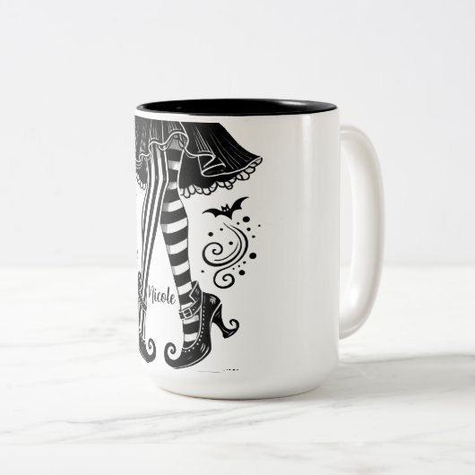 Black & White Witch Legs Whimsical Halloween Party Tweekleurige Koffiemok (Voorkant rechts)