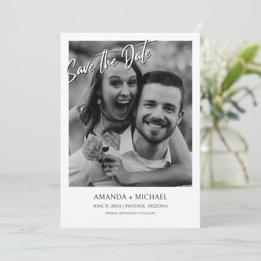 Black | Witte Foto QR Code Bruiloft Save the Date Kaart (Staand voorkant)