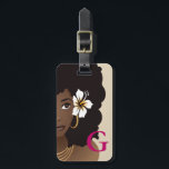 Black Woman Flower in Hair, Monogram, roze & beige Bagagelabel<br><div class="desc">Dit ontwerp van bagagelabel kenmerkt een natuurlijke schoonheid met krulbruin afro,  gelaagde kettingen,  en gouden hoepjes op een beige achtergrond met uw initiaal op de voorkant. De rug kenmerkt een natuurlijke schoonheid met een bruine krullende afro,  gelaagde kettingen,  en gouden hoepjes op een magenta achtergrond. Veilige reizen!</div>