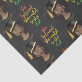 Black Woman Graduation Cap, ze dacht dat ze het ko Tissuepapier (Detail)