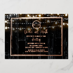 Black Wood & String Lights Elegant Rustic Wedding Folie Uitnodiging