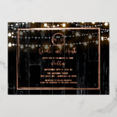 Black Wood & String Lights Elegant Rustic Wedding Folie Uitnodiging (Voorkant)